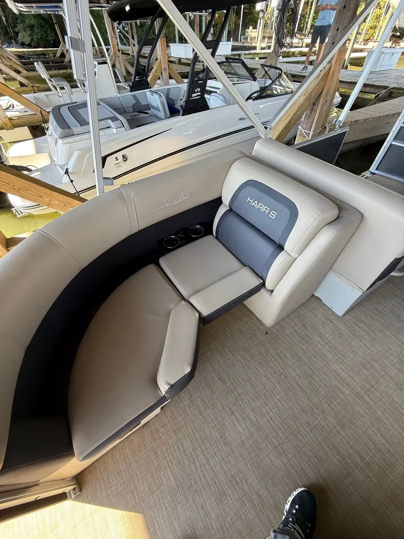 Slide: The Image of Harris Cruiser 230 2024 - 17