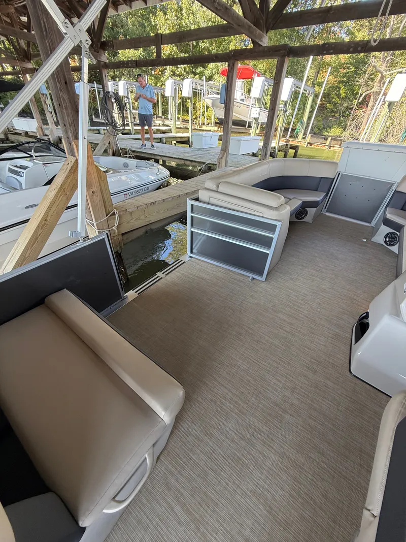 Slide: The Image of Harris Cruiser 230 2024 - 18