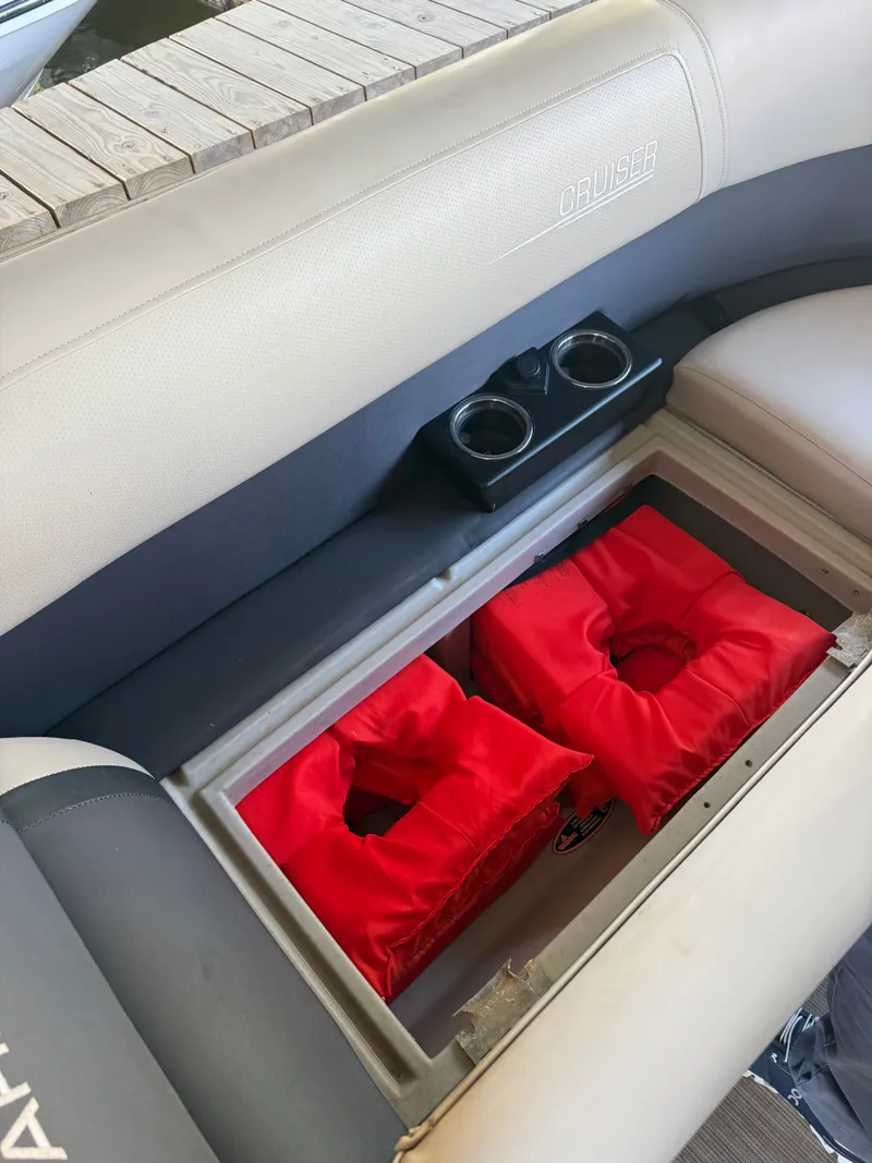 Slide: The Image of Harris Cruiser 230 2024 - 7