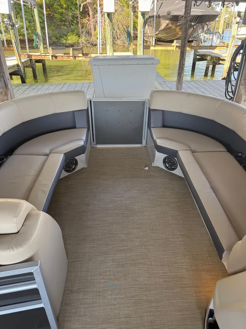 Slide: The Image of Harris Cruiser 230 2024 - 8