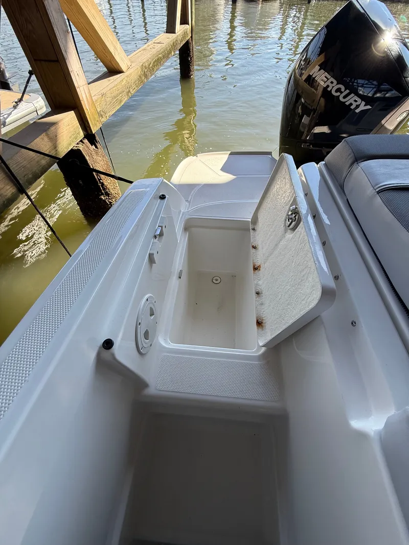 Slide: The Image of Bayliner VR6 Bowrider OB 2025 - 22