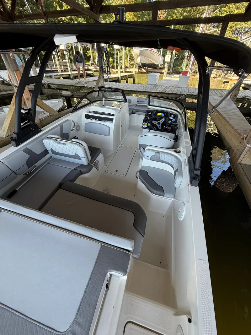 Slide: The Image of Bayliner VR6 Bowrider OB 2025 - 24