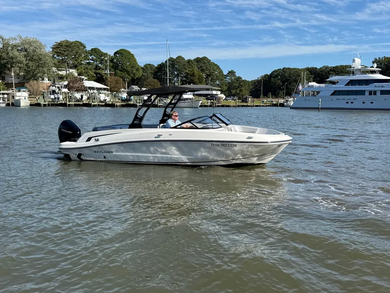 Slide: The Image of Bayliner VR6 Bowrider OB 2025 - 3