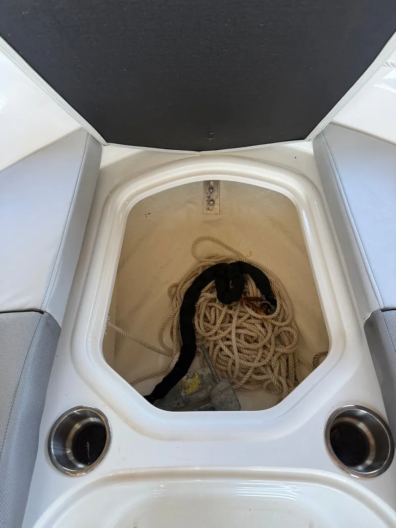 Slide: The Image of Bayliner VR6 Bowrider OB 2025 - 8