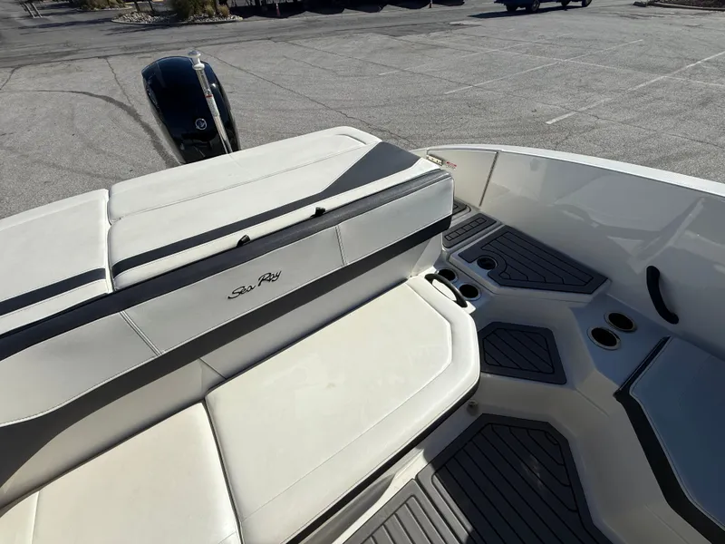 Slide: The Image of Sea Ray SPX 210 Outboard 2018 - 10