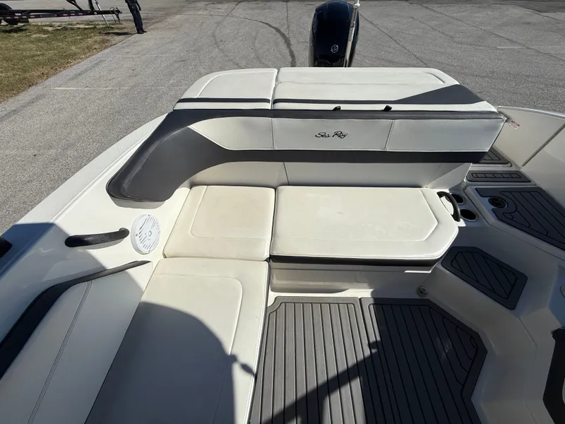 Slide: The Image of Sea Ray SPX 210 Outboard 2018 - 13