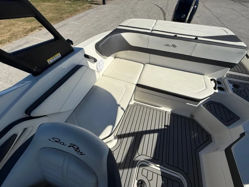 Slide: The Image of Sea Ray SPX 210 Outboard 2018 - 14