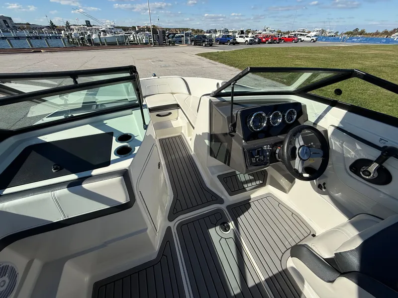 Slide: The Image of Sea Ray SPX 210 Outboard 2018 - 17