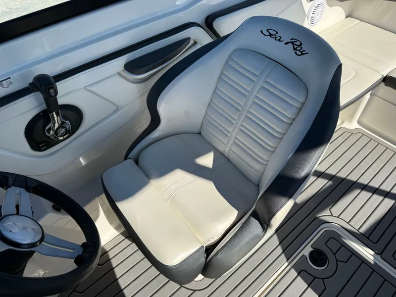 Slide: The Image of Sea Ray SPX 210 Outboard 2018 - 19
