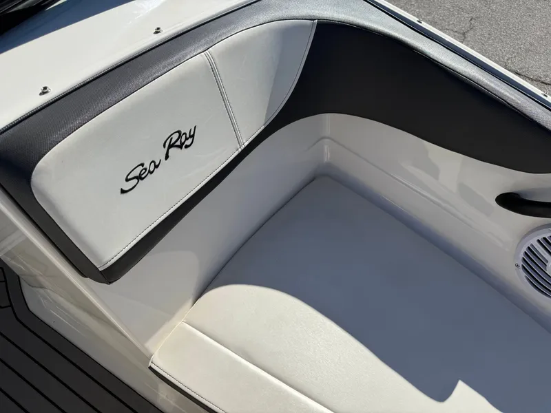 Slide: The Image of Sea Ray SPX 210 Outboard 2018 - 22