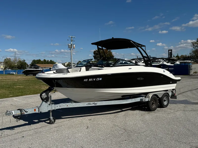 Slide: The Image of Sea Ray SPX 210 Outboard 2018 - 3