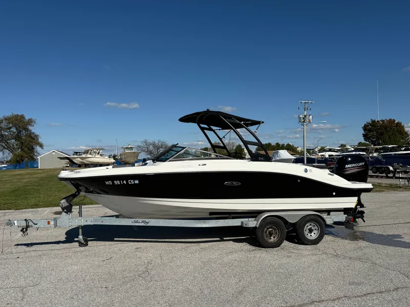 Slide: The Image of Sea Ray SPX 210 Outboard 2018 - 4