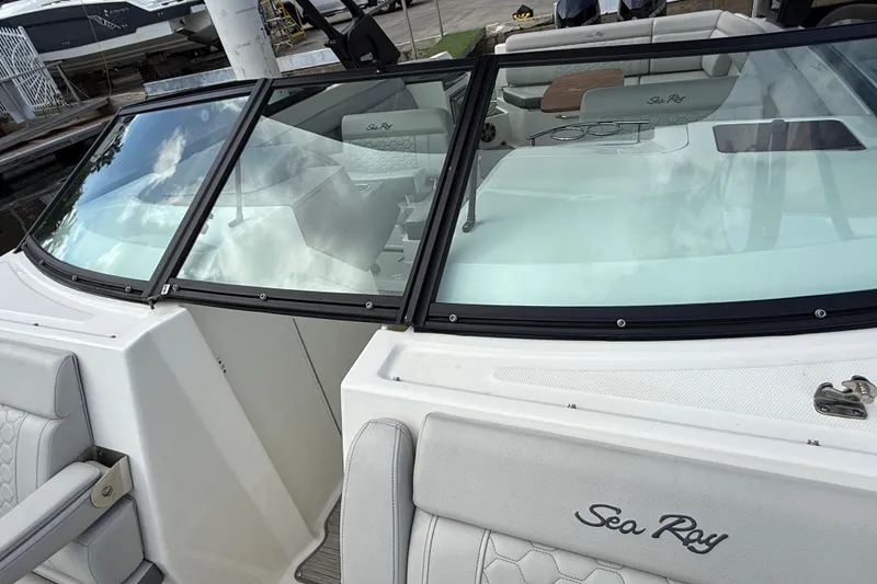 Slide: The Image of 2021 Sea Ray SDX 290 Outboard boat with sleek design and spacious seating. - 30