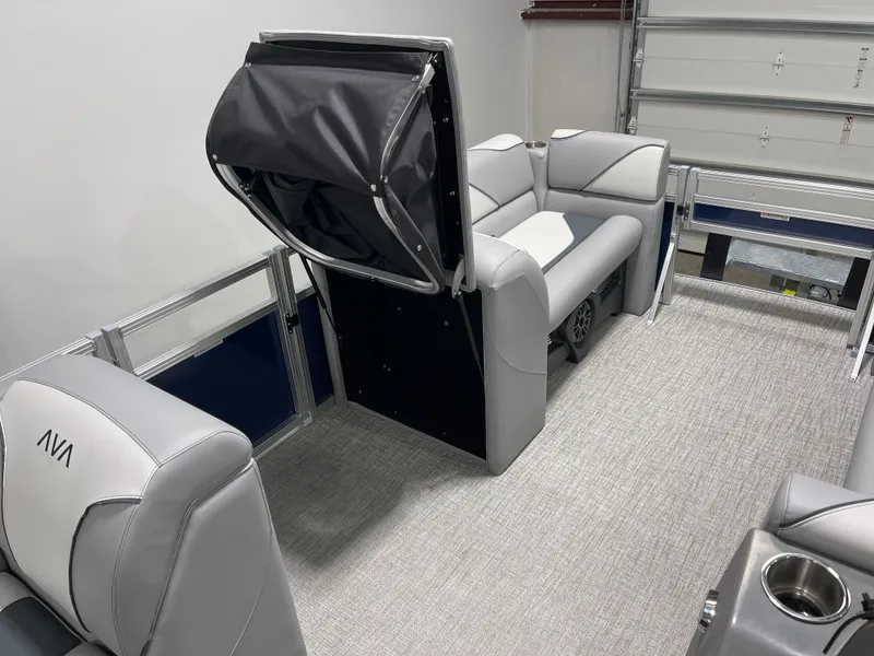 Slide: The Image of Avalon Venture Rear Fish - 21' 2025 - 25