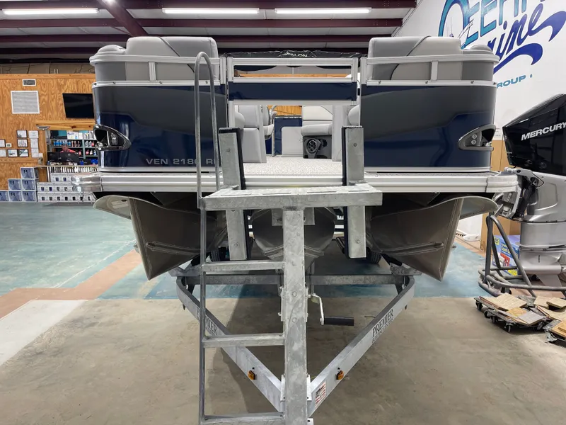 Slide: The Image of Avalon Venture Rear Fish - 21' 2025 - 7