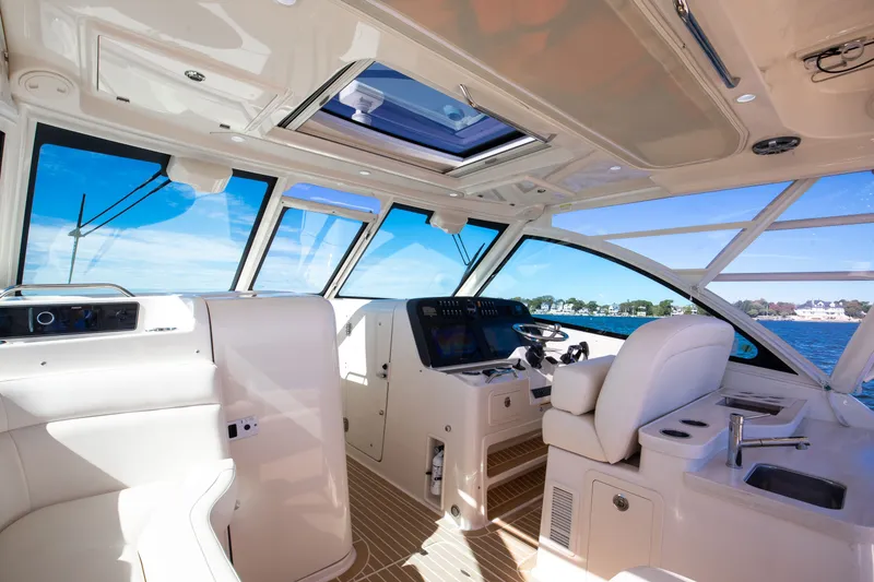 Slide: The Image of Grady-White 375 Freedom 2023 - 25