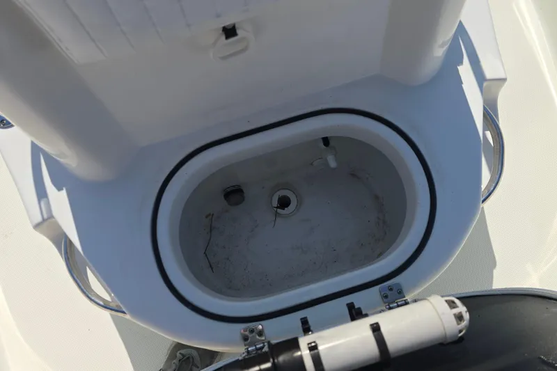 Slide: The Image of Livewell compartment on a 2014 NauticStar 214 XTS Shallow Bay boat. - 15