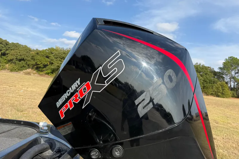 Slide: The Image of 2019 Nitro Z21 Pro boat propeller on a trailer, close-up view. - 15