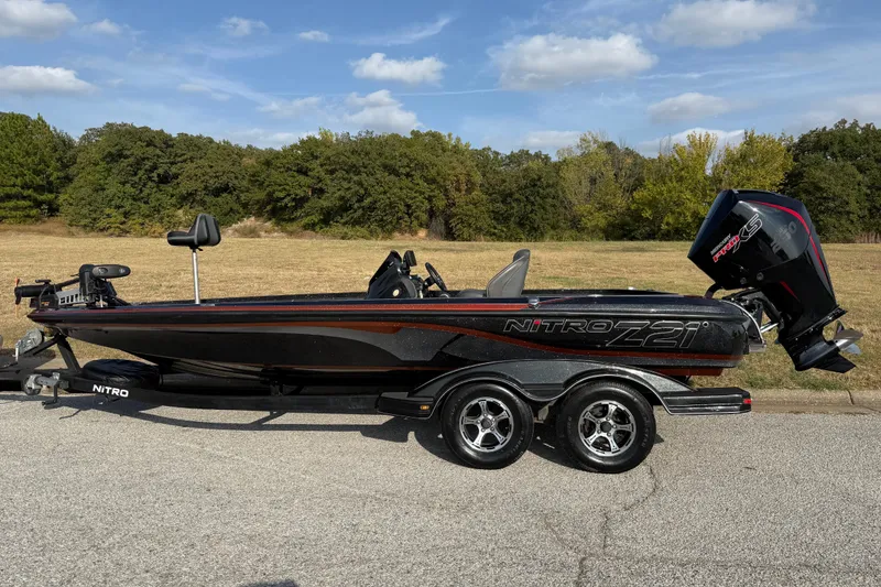 Slide: The Image of ODSTAR device displaying RPM range and engine hours for 2019 Nitro Z21 Pro. - 6