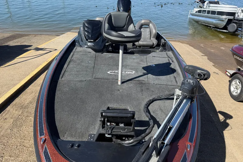 Slide: The Image of 2019 Nitro Z21 Pro fishing boat at a lakeside dock. - 78