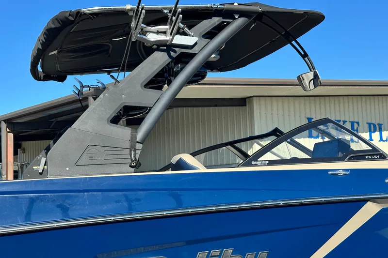 Slide: The Image of 2018 Malibu Wakesetter 23 LSV boat with blue exterior and wakeboard tower. - 4