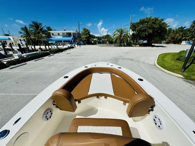 Slide: The Image of Pioneer 180 Islander 2026 - 14