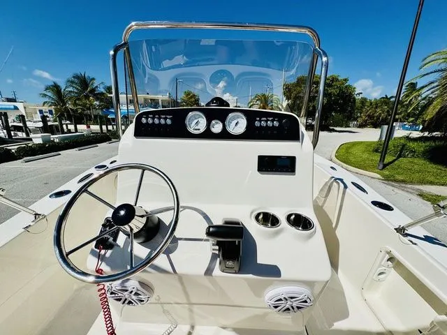 Slide: The Image of Pioneer 180 Islander 2026 - 9