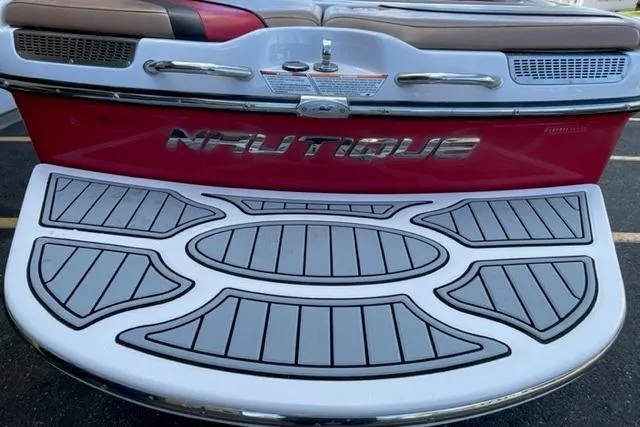 Slide: The Image of 2009 Nautique Ski Nautique 196 boat rear view with stylish deck design. - 9