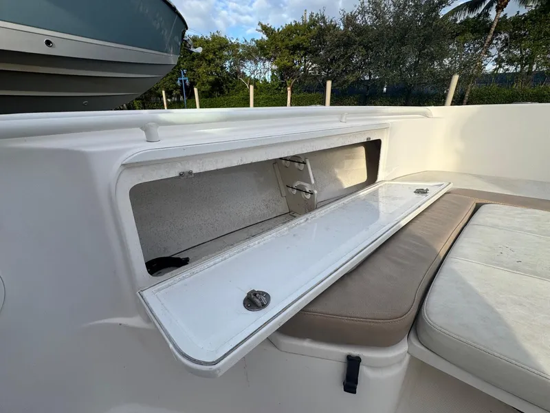 Slide: The Image of Everglades 320 Center Console 2011 - 18