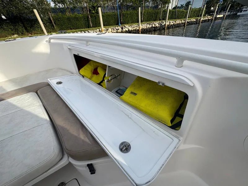 Slide: The Image of Everglades 320 Center Console 2011 - 19