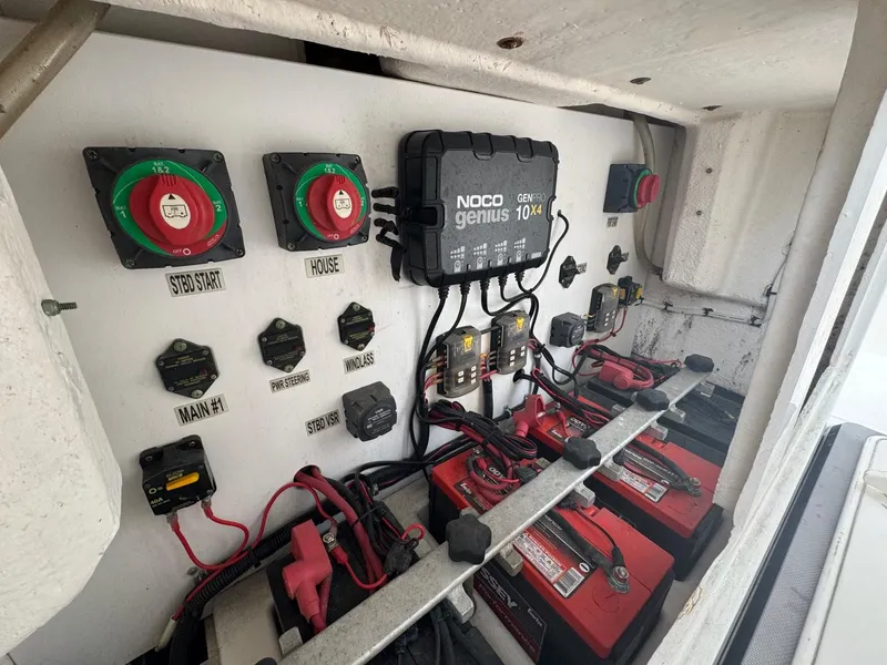 Slide: The Image of Everglades 320 Center Console 2011 - 21