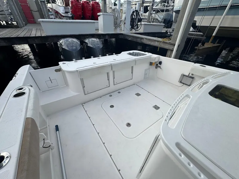 Slide: The Image of Everglades 320 Center Console 2011 - 27
