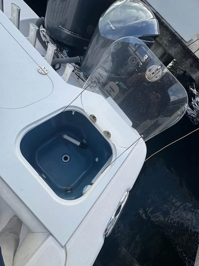 Slide: The Image of Everglades 320 Center Console 2011 - 5