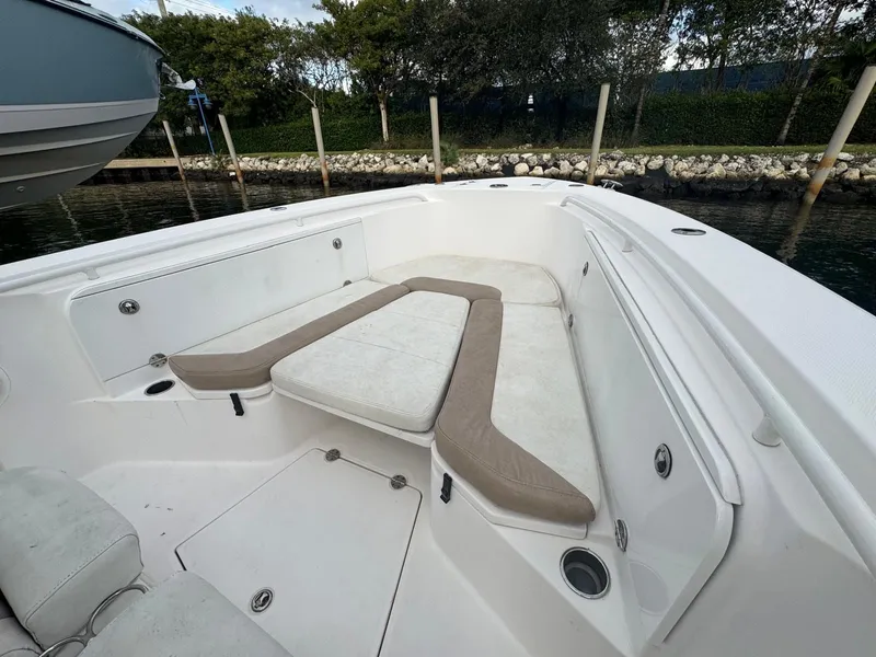Slide: The Image of Everglades 320 Center Console 2011 - 9