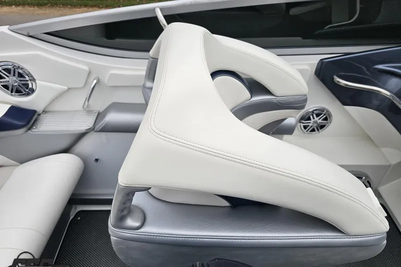 Slide: The Image of 2019 Formula 292 FASTech boat with sleek design and blue racing stripes. - 39