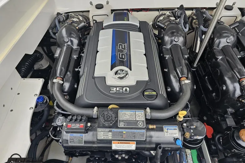 Slide: The Image of 2019 Formula 292 FASTech engine, featuring a powerful 6.2L Mercury 350 horsepower motor. - 89