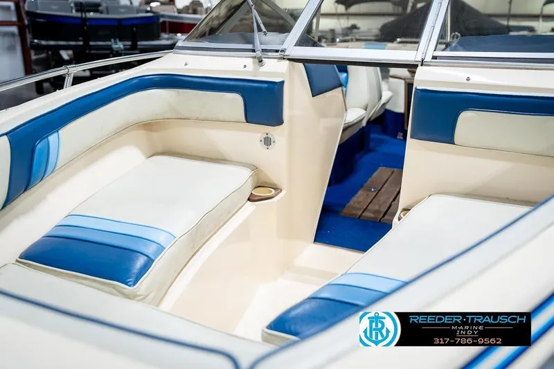 Slide: The Image of 1987 Sea Ray Sorrento 21 boat interior with blue and white seating. - 22