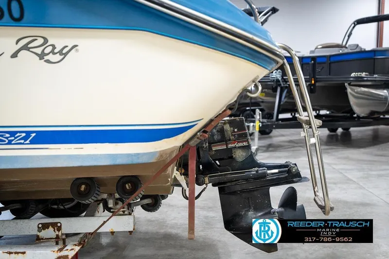 Slide: The Image of 1987 Sea Ray Sorrento 21 boat with MerCruiser engine in a showroom. - 44