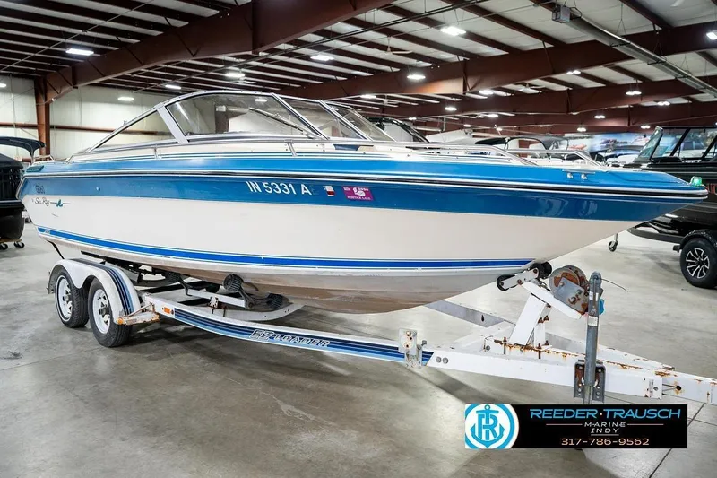 Slide: The Image of 1987 Sea Ray Sorrento 21 boat on trailer in indoor showroom. - 5