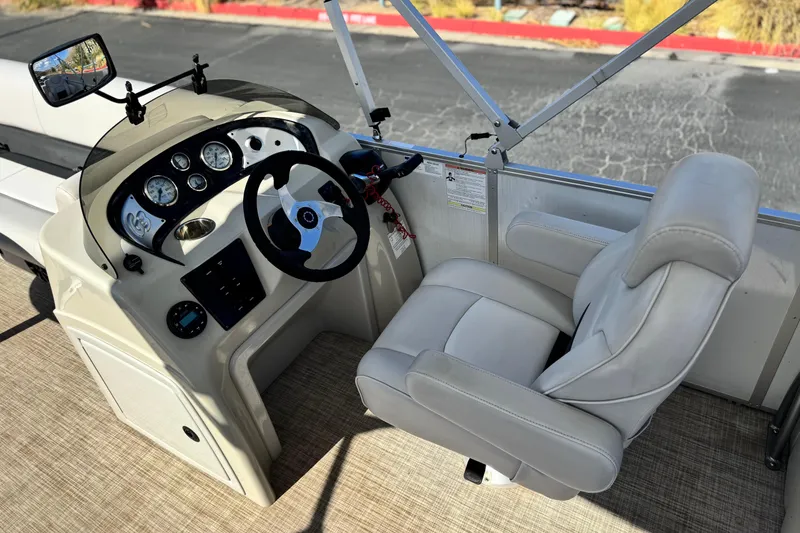 Slide: The Image of Captain's seat and control panel of 2020 SunCatcher V24 SS boat. - 23