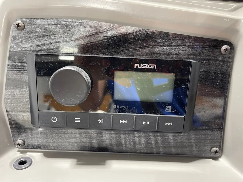 Slide: The Image of Avalon Venture Rear Fish - 21' 2025 - 28