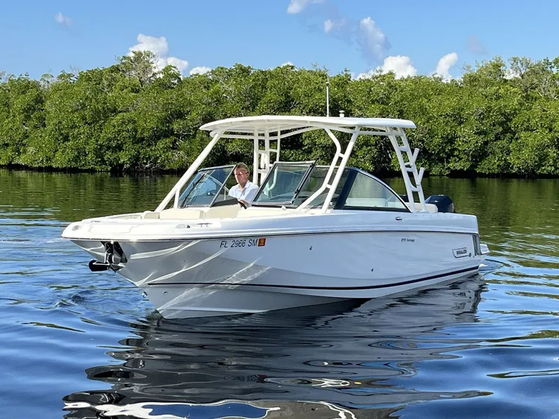 Slide: The Image of Boston Whaler 270 Vantage 2019 - 0