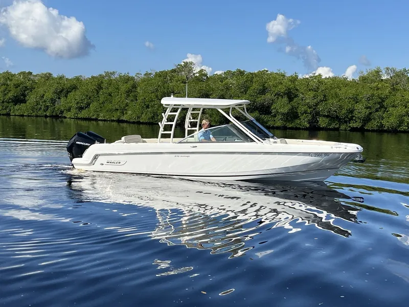 Slide: The Image of Boston Whaler 270 Vantage 2019 - 2