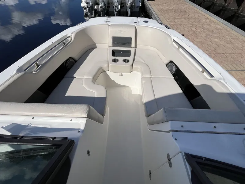 Slide: The Image of Boston Whaler 270 Vantage 2019 - 25