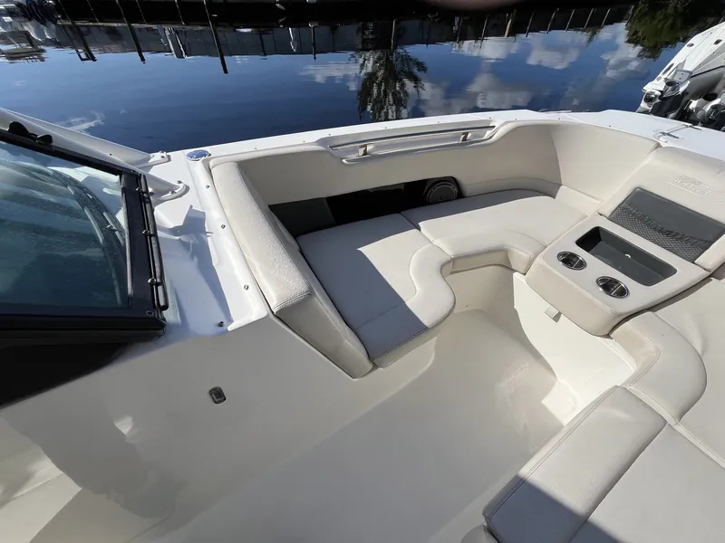 Slide: The Image of Boston Whaler 270 Vantage 2019 - 26