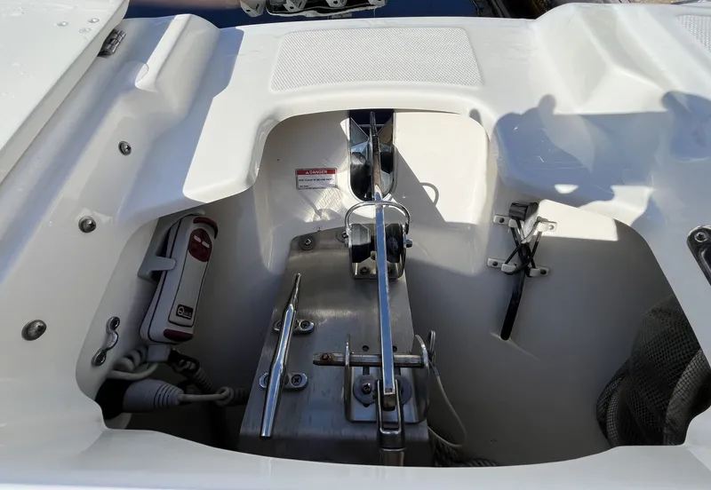 Slide: The Image of Boston Whaler 270 Vantage 2019 - 27