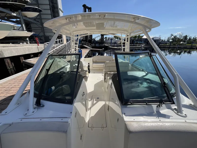 Slide: The Image of Boston Whaler 270 Vantage 2019 - 31