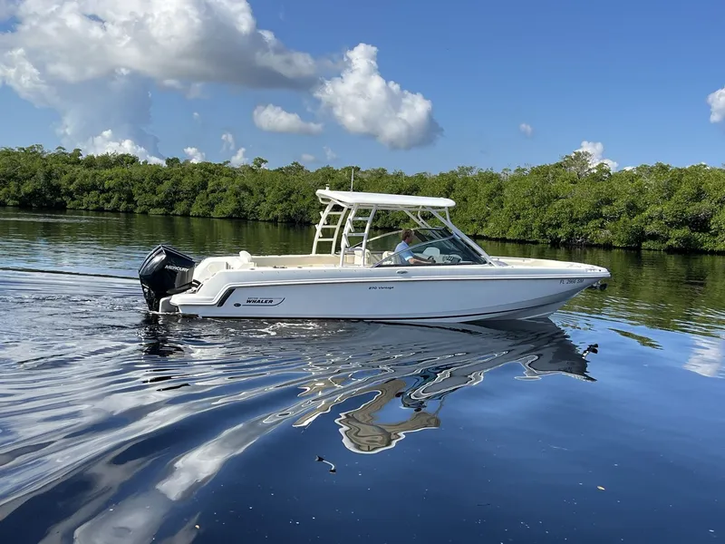 Slide: The Image of Boston Whaler 270 Vantage 2019 - 33