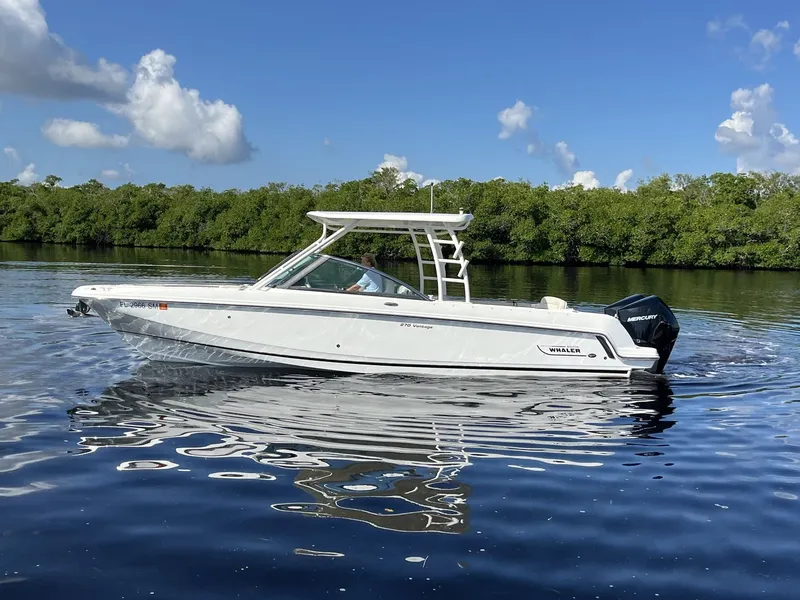 Slide: The Image of Boston Whaler 270 Vantage 2019 - 35