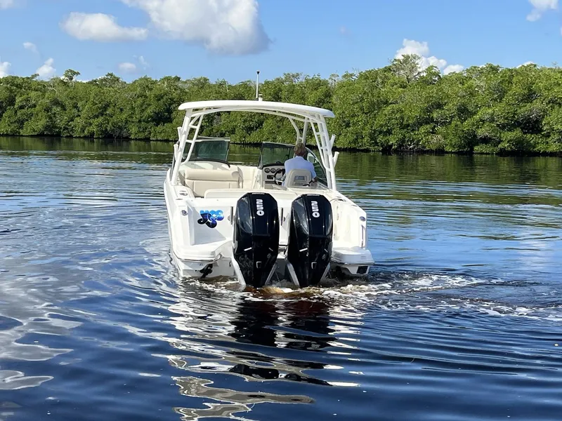 Slide: The Image of Boston Whaler 270 Vantage 2019 - 38